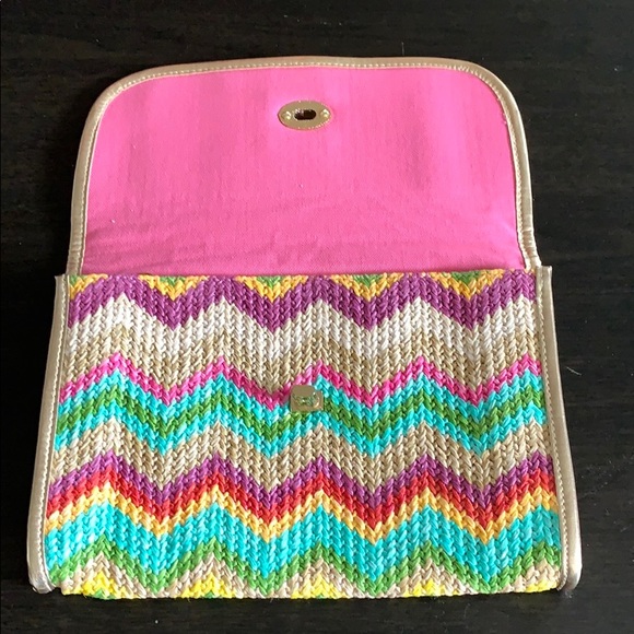 Lilly Pulitzer chevron elephant clutch (rare) - Picture 4 of 4